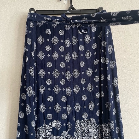Westport woman’s Navy Blue Patterned Skirt size XL modest pull on flowy summer - Picture 3 of 7